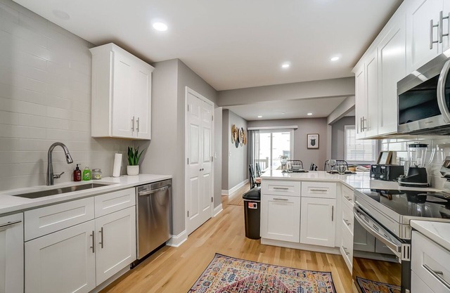 Special Rates- Oakley Charmer-Sleeps 8-Coffee Bar-Patio- Sleep # Bed- 2 Ensuites