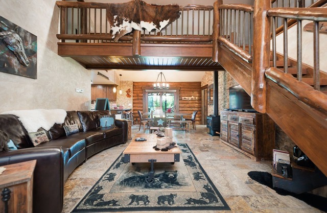 Cabin SPECIAL RATES Animaux acceptés Connexion, pour 8 personnes, bain à remous, pêche et ski Galore