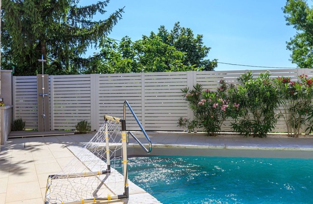 Villa spéciale en pierre et meublée de façon moderne à Visnjan à 10 km de la mer