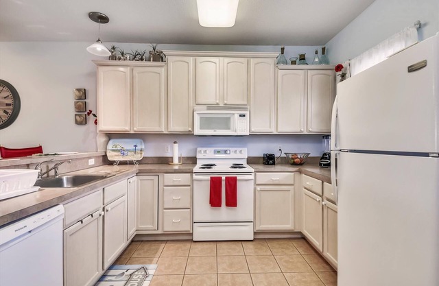 LINENS & ACTIVITIES INCLUDED*! The Perfect Summer Get-away Destination!