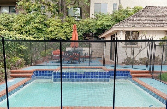 Specious 7 rooms House with pool walking to Caltech