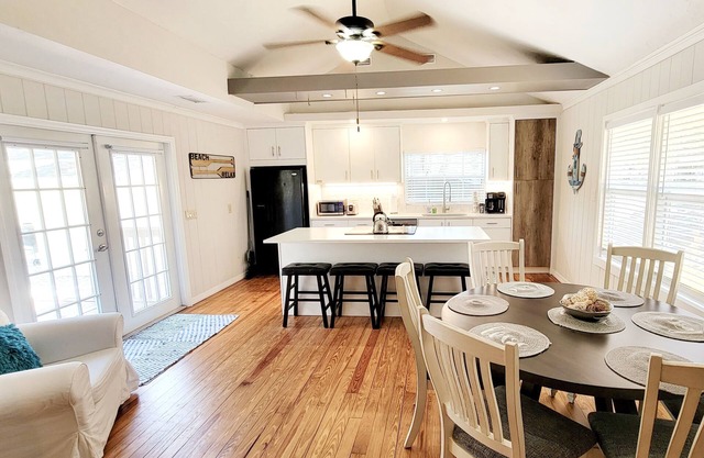 Specious and renovated 2 bed 2 bath house