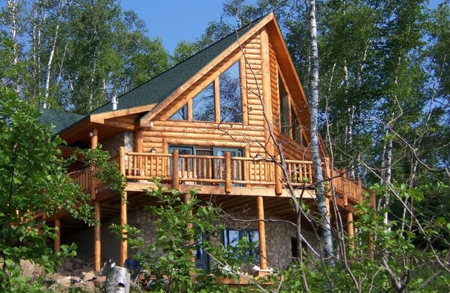 Executive Log Home Lake Superior Spectacular Views-WIFI!