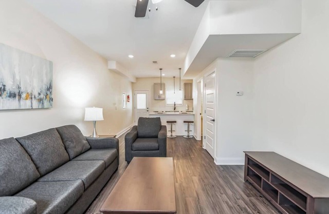This apartment is a 2 bedroom(s), 2.5 bathrooms, located in Clarksville, TN.