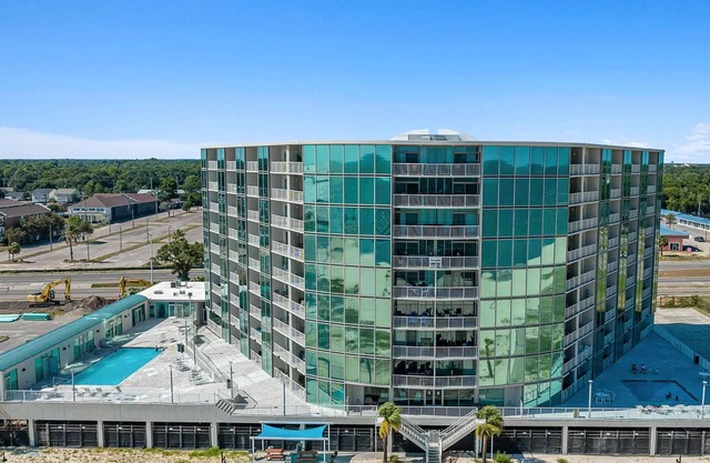 Spectacular 3-Bedroom - 3 Bathroom beachfront condo!!!!