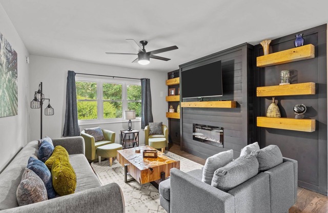 Spectacular 4 Bedroom with Outdoor Oasis! No Cleaning Fee