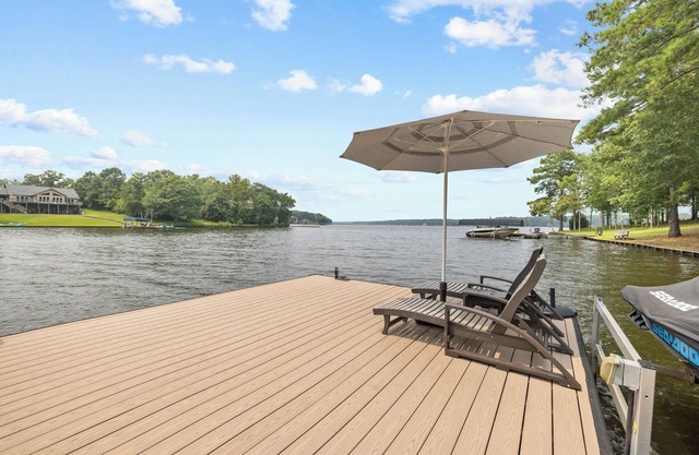 Spectaculaire maison 4 BR au bord du lac, quai en eau profonde privé sur la péninsule
