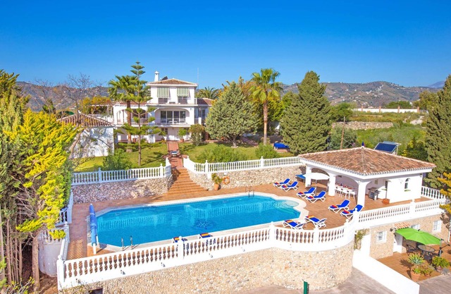 Superbe villa de 6 chambres, immense piscine chauffée, vues imprenables.
