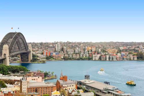 Spectacular Apartment with Harbour Bridge Views