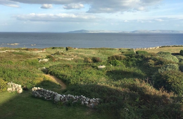 WEEK 13-20 AUG AVAILABLE 4 bed Oceanfront Home- direct access to the Ocean.