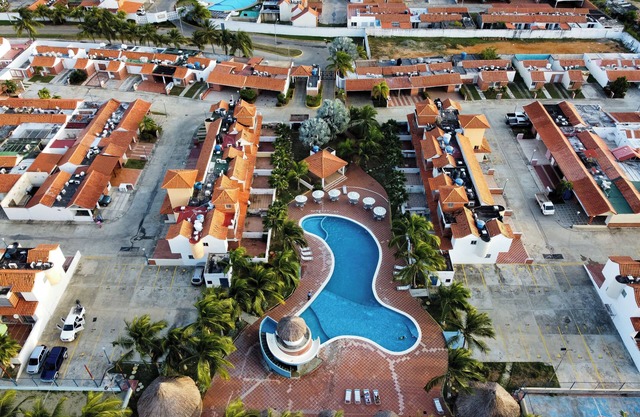 SPECTACULAR BEACH VACATION HOUSE TC-1