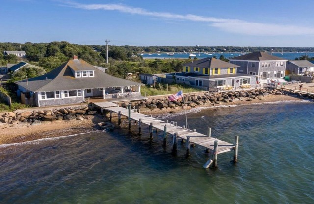 Spectacular Classic Waterfront Cottage