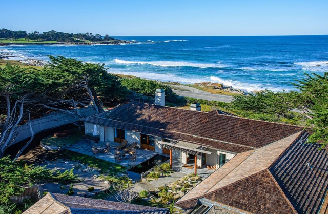Cadre inspiré japonais sur la côte californienne