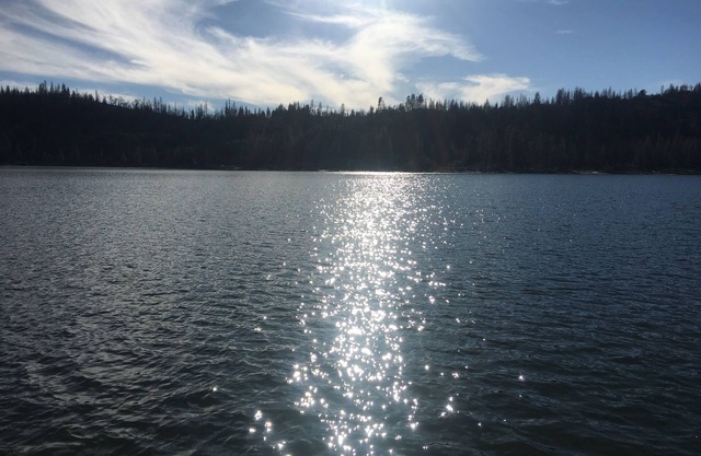 Spectaculaire maison à Bass Lake, communauté du lac Ca-A Mountain, près de Yosemite