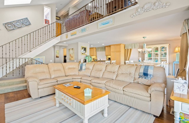 Spectacular home with rooftop deck, ocean view, & fireplace - 1 block from ocean