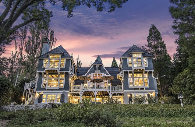 Spectacular Lake Front Retreat