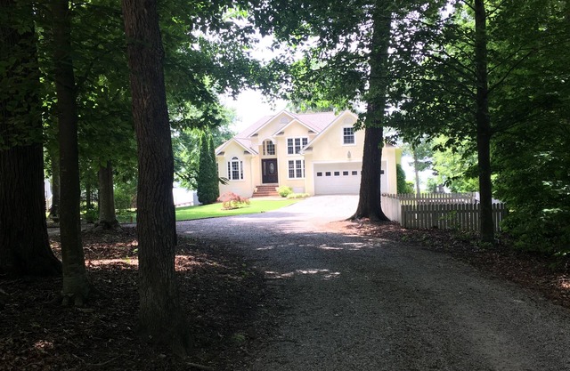 NOUVELLE LISTE! Superbe maison avec couchers de soleil sur le lac principal - 4 chambres, 3800 pieds carrés, 1 acre de terrain