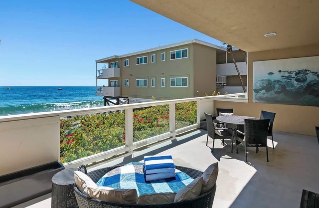 SPECTACULAIRE MALIBU BEACH FRONT!