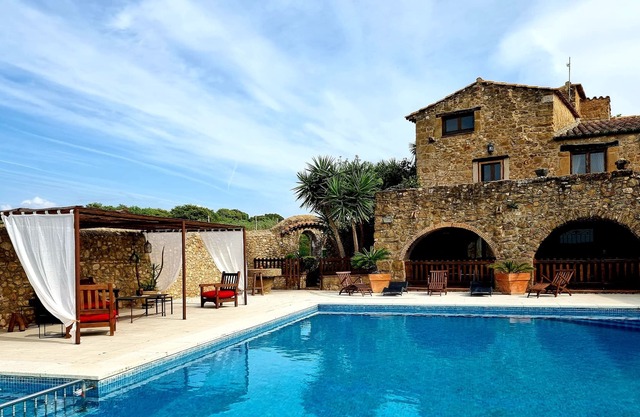 MAS SPECTACULAIRE DU XVII éme PLUS DE 1000M2 ENTRE MER ET MONTAGNE COSTA BRAVA