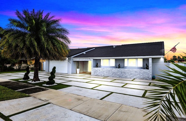 Spectacular Miami, 12 Miles from Downtown/ GameRoom/Heated P