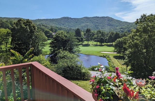 Belle maison avec vue spectaculaire sur la montagne et le golf