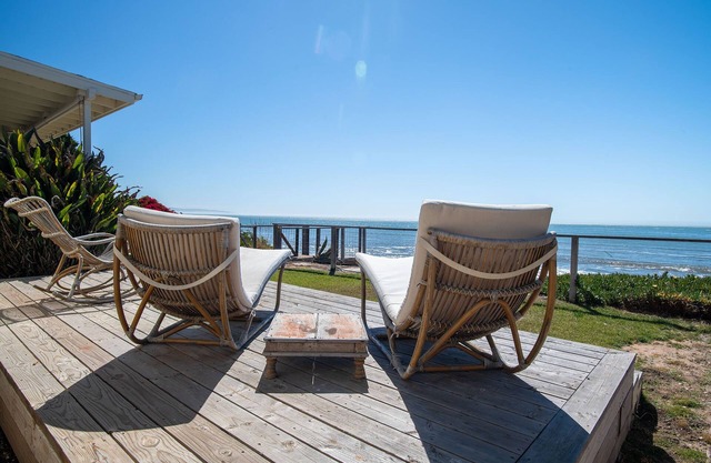 Accueil spectaculaire en bord de mer avec accès à la plage privée