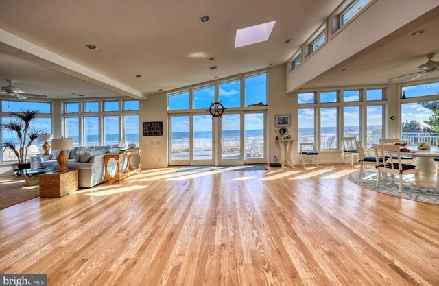 Spectacular Oceanfront house, Private Lane, North Beach, 100 ft beachfront views