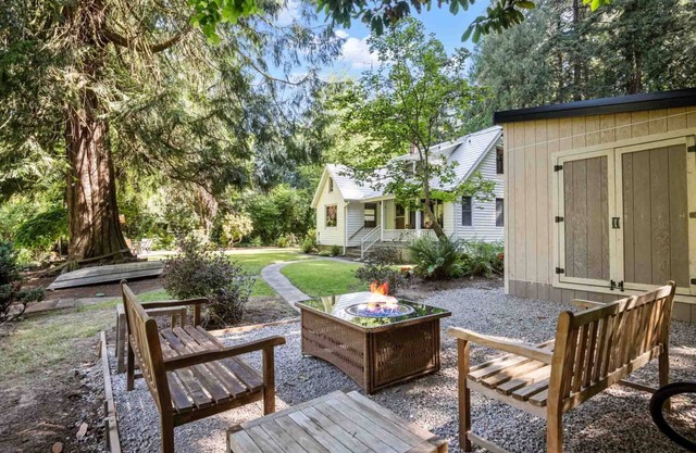Spectacular Riverfront Setting, Pet Friendly, EV Charger, Fire-Table, Sauna, BBQ Overlooking River