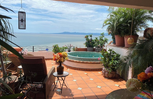 Spectaculaire Spacieuse Spacieuse Espagnole 2BR 2BA Terrasse Oceanview privée Jacuzzi