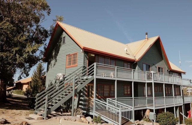 Spectacular views over Lake Jindabyne and the Snowy Mountains.