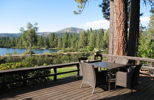 Vues spectaculaires - Sur Graeagle Creek en face de la Mill Pond