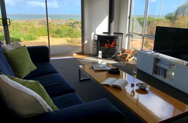 Coorong Waterfront Retreat