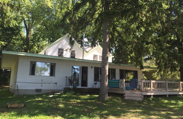 Spectaculaire Waterfront Cottage sur le magnifique lac Vert. Parfait pour les familles!
