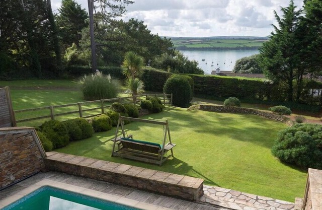 SPEEDWELL, family friendly, character holiday cottage in Rock