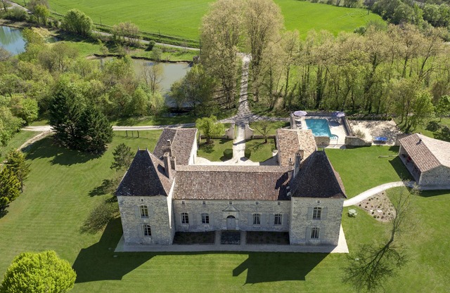 Passez des vacances dans un château entièrement rénové !