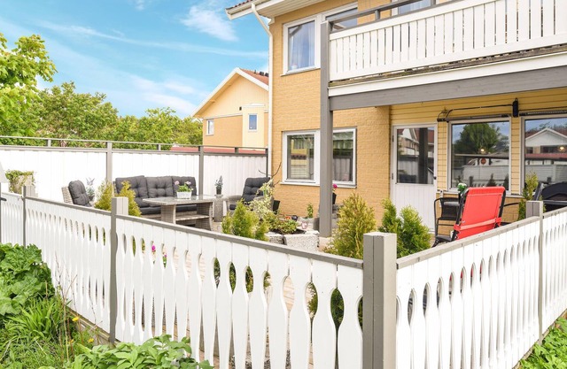 Spend a varied vacation in this inviting and beachfront vacation apartment.
