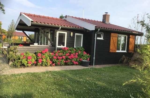 Passez la nuit sur l'eau dans Tiny House / Trekkershut Comfort / Mini Bungalow