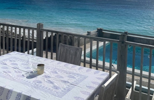 Spend xmas in Bermuda in a cottage with the crashing ocean and fireplace