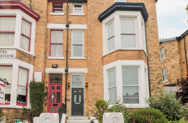 SPINNAKER HOUSE, pet friendly, country holiday cottage in Scarborough