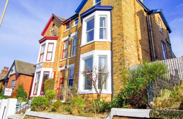 Spinnaker House - Sleeps 17 in luxury - South Bay, Scarborough