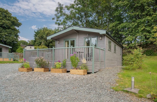 Spinney Lodge - a holiday lodge that sleeps 2 with an en-suite