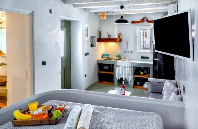 Spitaki Serifos Studio