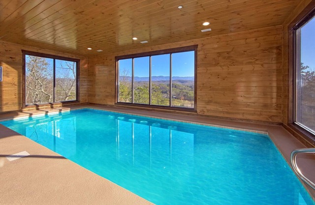 La montagne des eclaboussures! 13 chambres et une piscine intérieure!