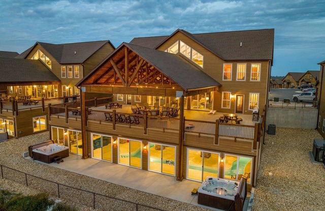 Splash Mountain Mansion: The Dream Family Getaway!