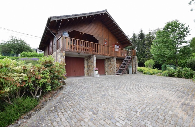 Chalet spacieux à Durbuy avec jardin