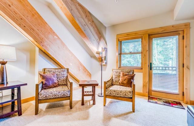 Dog-Friendly Condo with High-Speed WiFi, Gas Fireplace, Loft, and Central AC