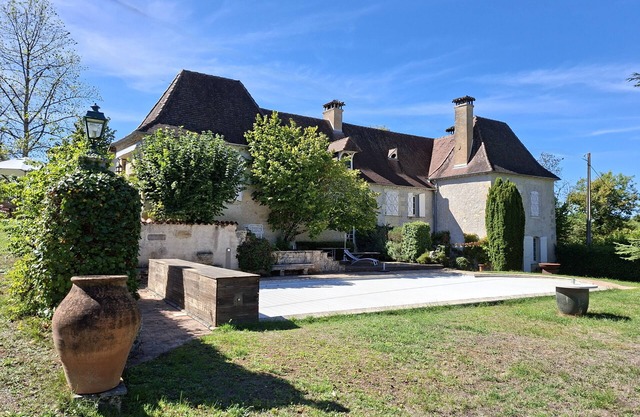 Splendide manoir du 17ième siècle, avec parc. Idéal pour séjours en famille.