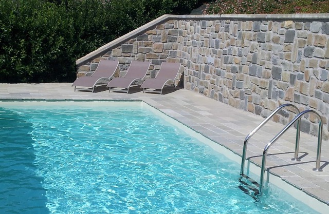 BELLE MAISON EN TOSCANE, MAGNIFIQUE VUE, PISCINE ET JARDIN PRIVÉS, BBQ