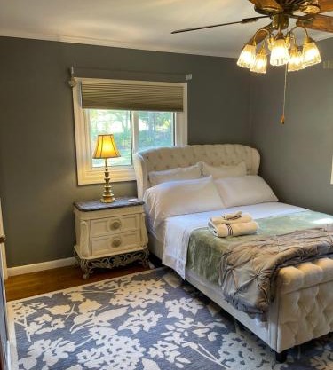 Splendid Room in House 10 mins to Airport
