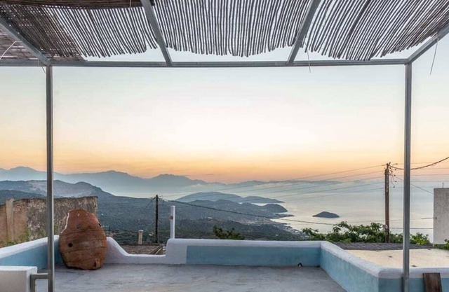 Splendide maison avec vue sur la mer, confortable avec une grande terrasse sur le toit